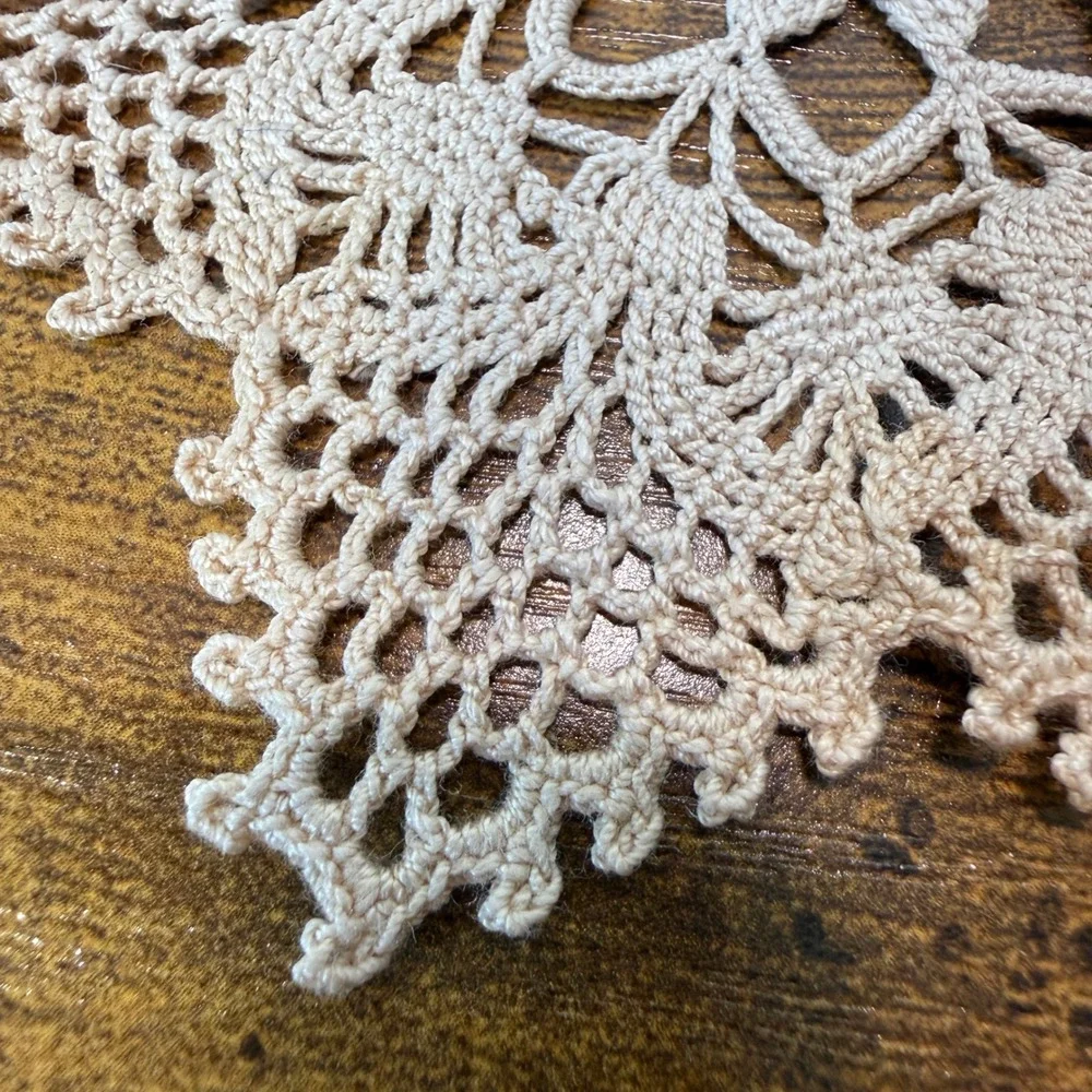 2 VTG Hand Crocheted Lace Doilies Cream Starburst‎ Floral 4-5